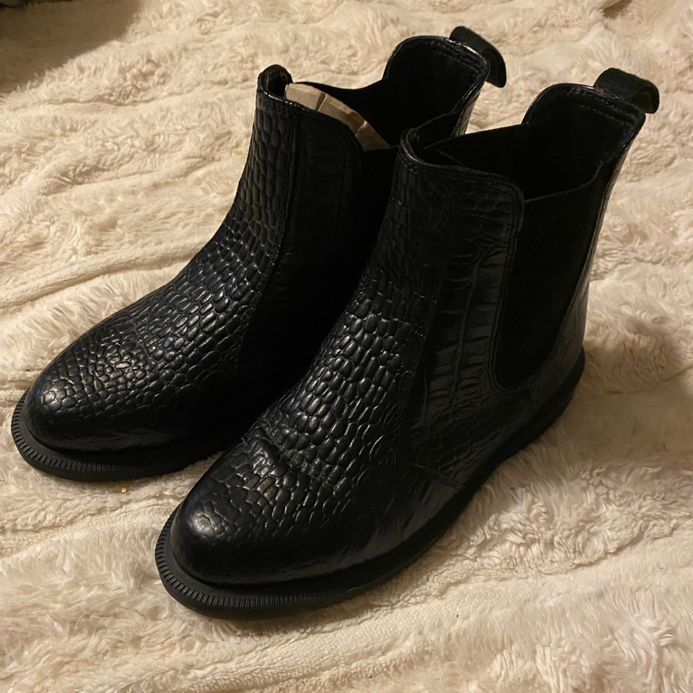 Dr. Martens Kensington Woman’s FLORA. Chelsea Ankle Boot Size 7